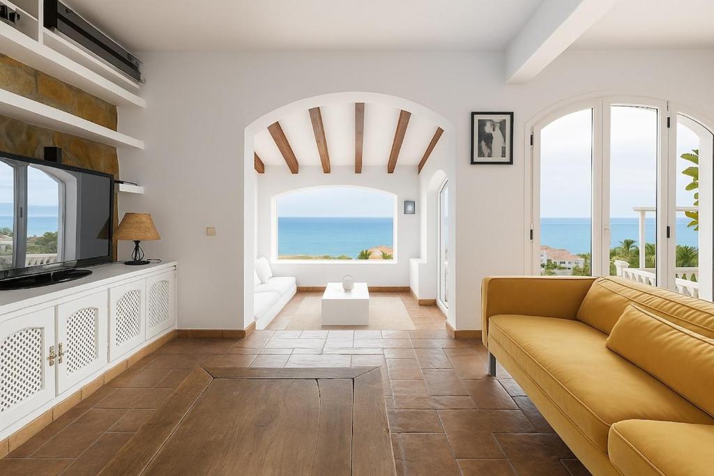 Exclusive Villa with Private Pool in Sitges - 1