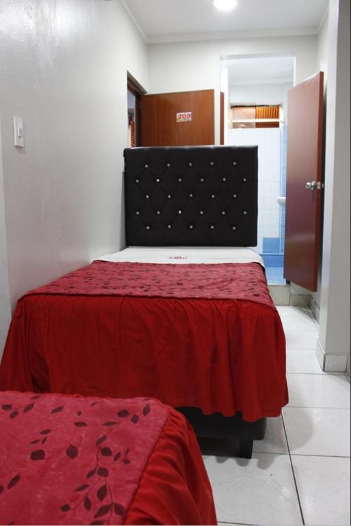 Hostal Paris MYP 2 - 3