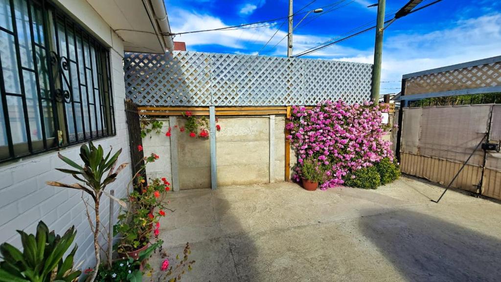 Encantadora Casa con Balcón a Pasos del Mar - 2