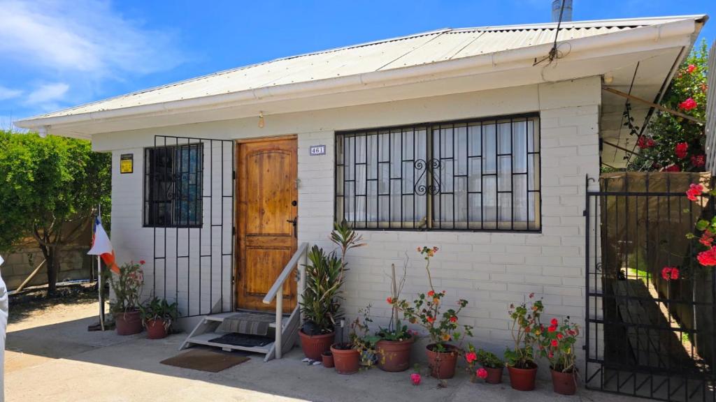 Encantadora Casa con Balcón a Pasos del Mar - 1