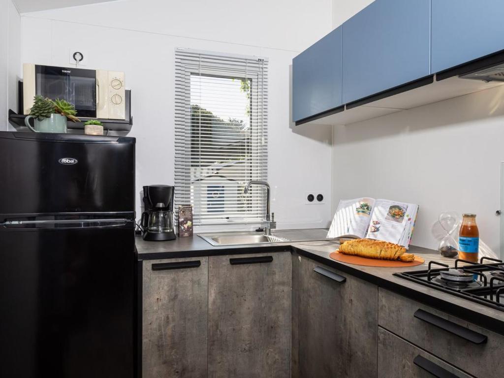 Mobil home confortable avec terrasse à Saint-Hilaire-de-Riez - API-1-52-887 - 3