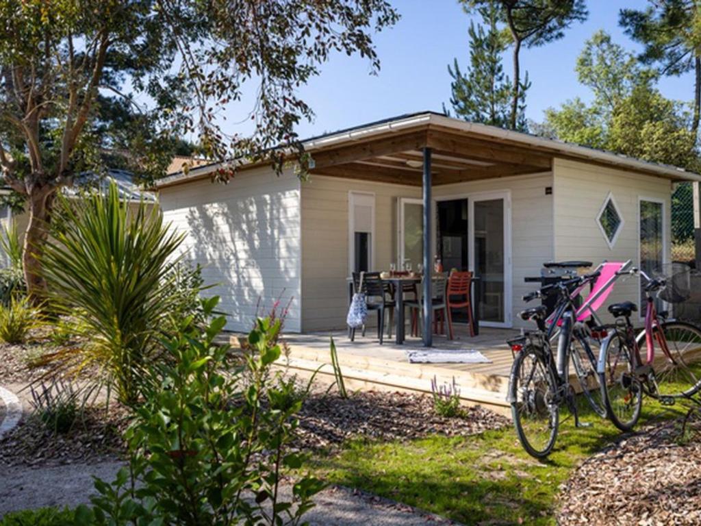 Chalet Premium avec Terrasse - 3 Chambres - API-1-52-907 - 2