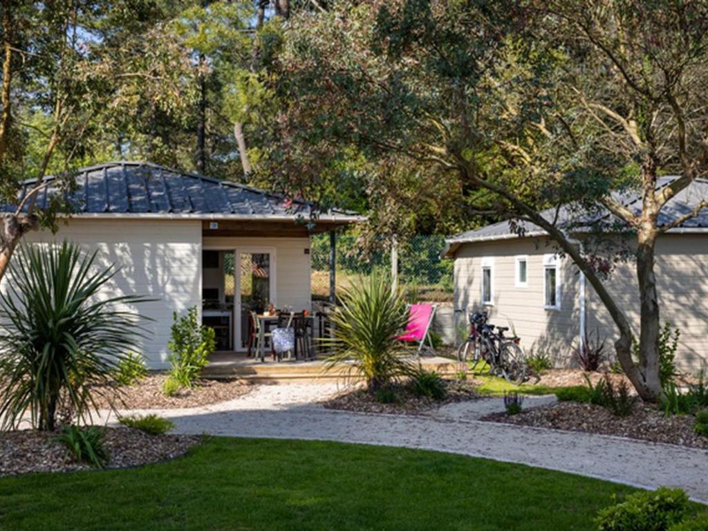 Chalet Premium avec Terrasse - 3 Chambres - API-1-52-907 - 1