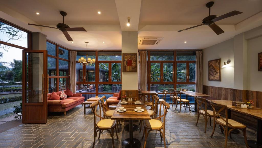 Restaurant, Yangshuo Moondance Hotel in Yangshuo