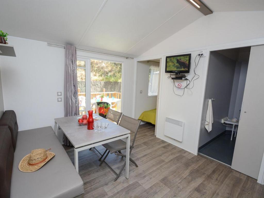 Mobil-home PMR avec Terrasse à Hyères - API-1-52-1030 - 1