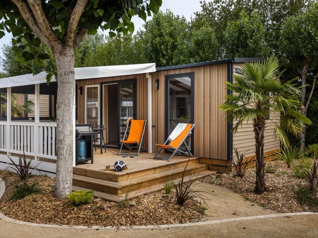 Mobil-home cosy avec terrasse - 5 personnes - API-1-52-1041 - 1