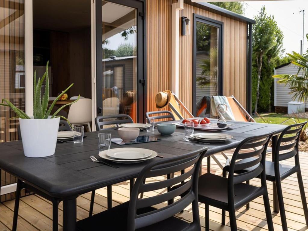 Mobil-home cosy avec terrasse - 5 personnes - API-1-52-1041 - 2