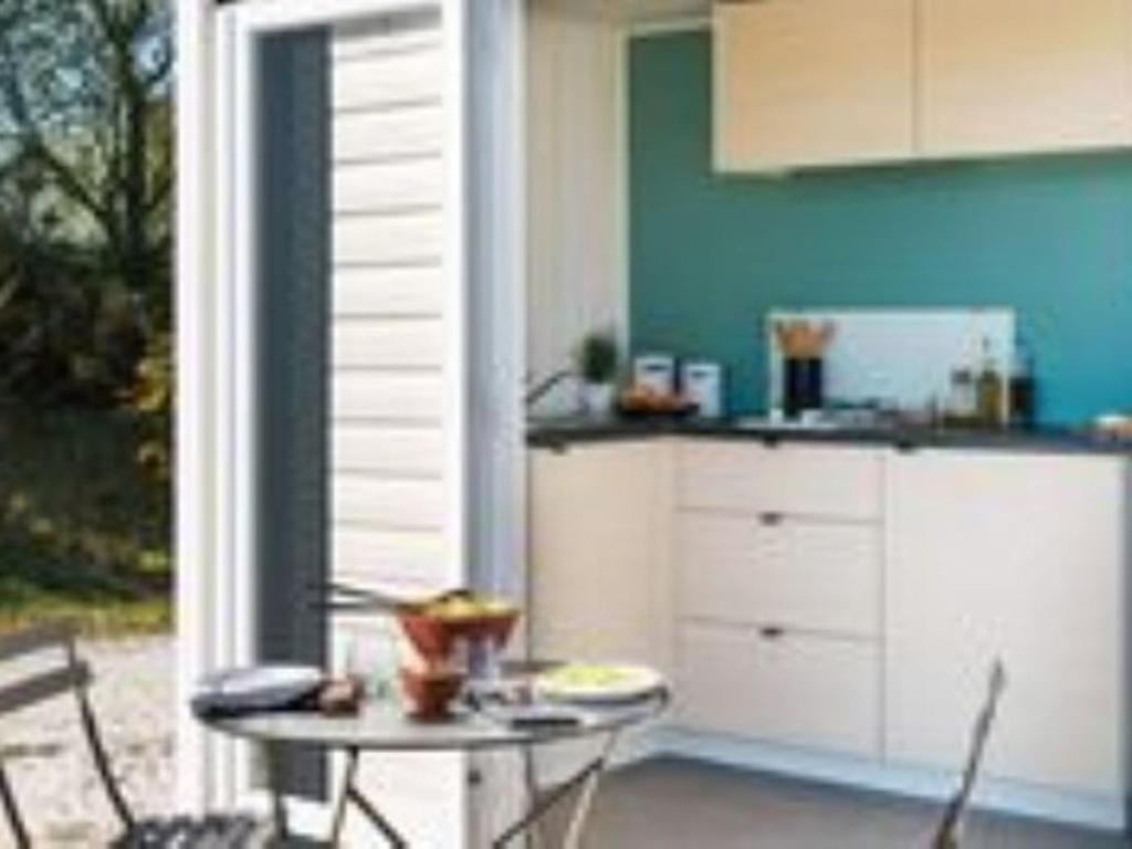 Mobil-Home Cozy avec Terrasse à Roquebrune-sur-Argens - API-1-52-1053 - 2