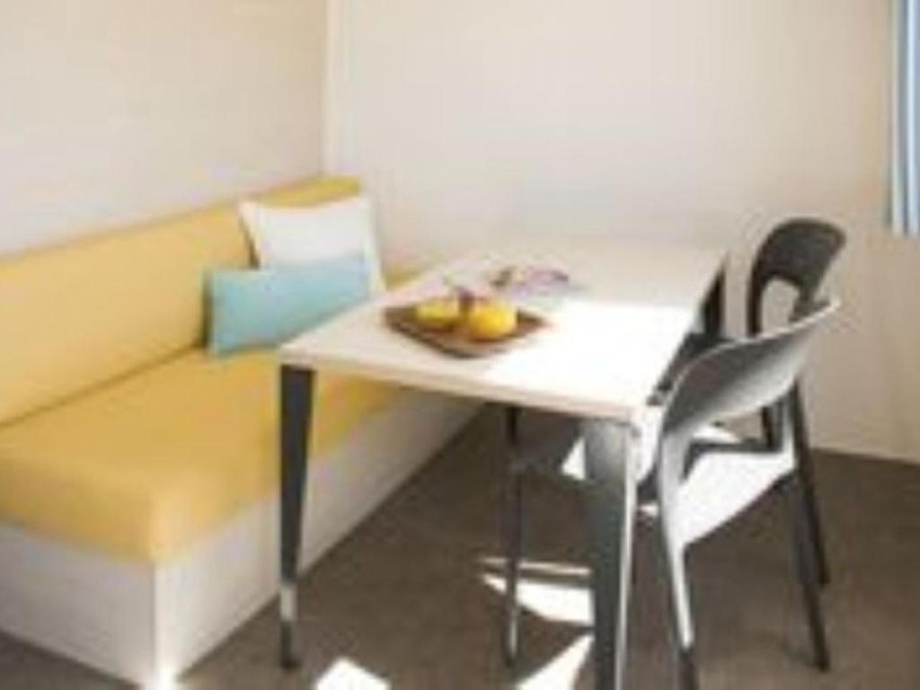 Mobil-Home Cozy avec Terrasse à Roquebrune-sur-Argens - API-1-52-1053 - 3