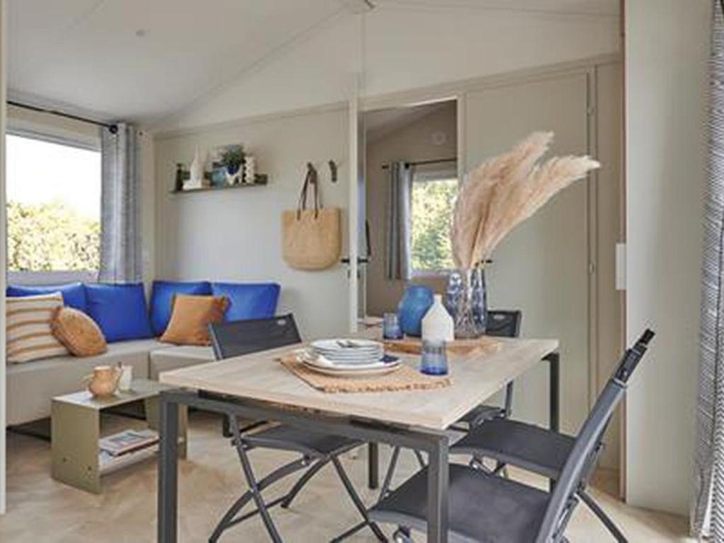 Mobil-home avec terrasse à Hyères, idéal pour 4 personnes - API-1-52-1135 - 4