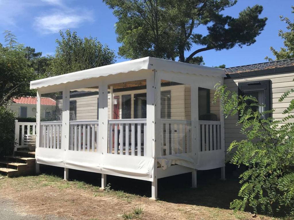 Mobil-home spacieux avec terrasse pour 8 personnes - API-1-52-1168 - 1