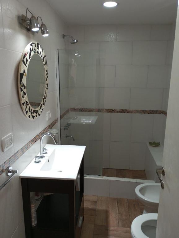 Moderno y amplio departamento para 7 con patio privado y parrilla - 2
