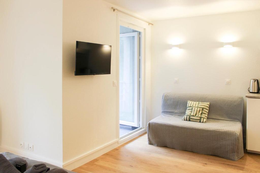 Charming bright studio in the heart of Paris - 2