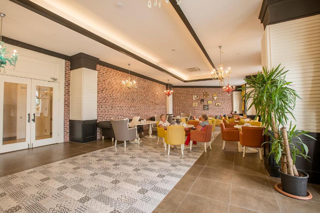 J'adore Deluxe Hotel & Spa Ultra All Inclusive — Side