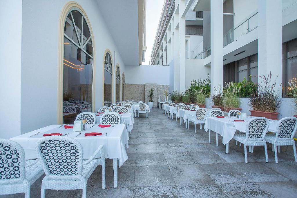 J'adore Deluxe Hotel & Spa Ultra All Inclusive — Side