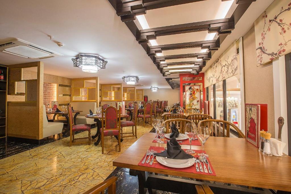 J'adore Deluxe Hotel & Spa Ultra All Inclusive — Side