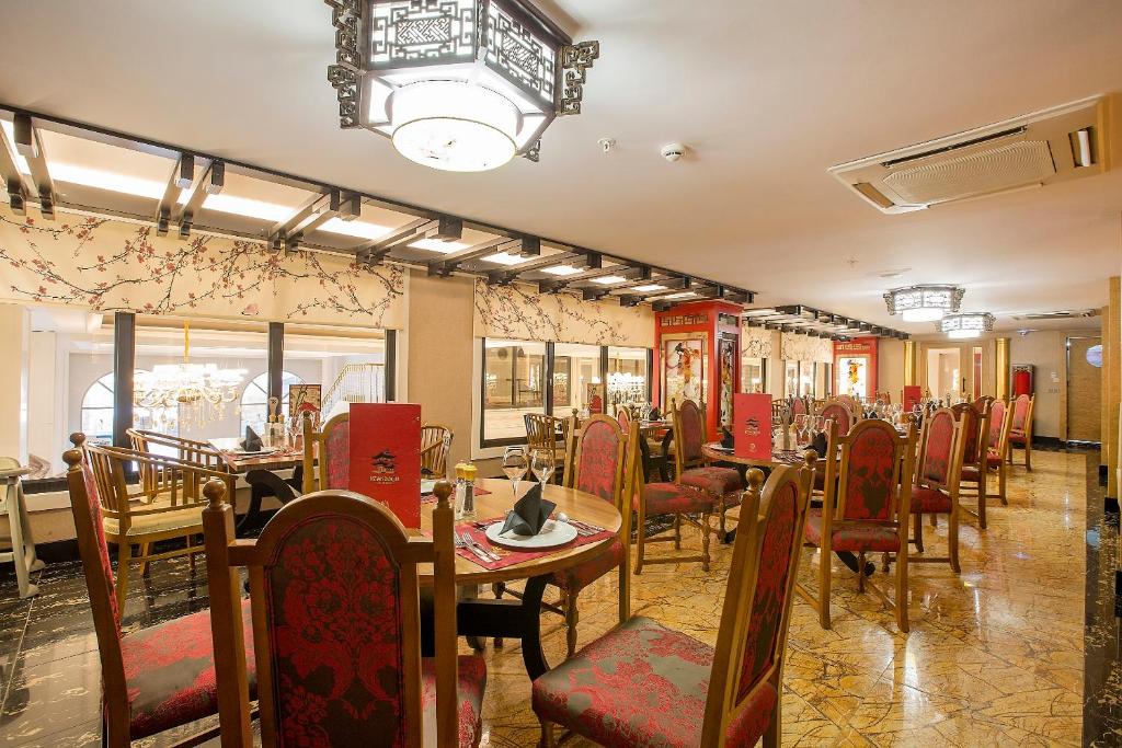J'adore Deluxe Hotel & Spa Ultra All Inclusive — Side