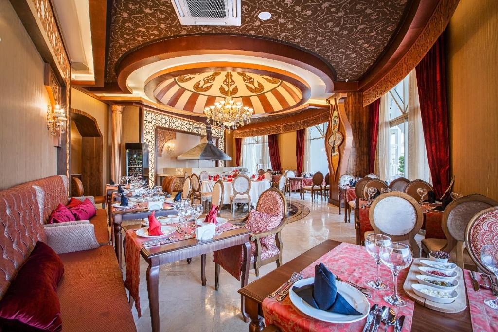 J'adore Deluxe Hotel & Spa Ultra All Inclusive — Side