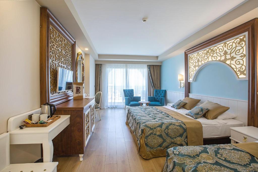 J'adore Deluxe Hotel & Spa Ultra All Inclusive — Side