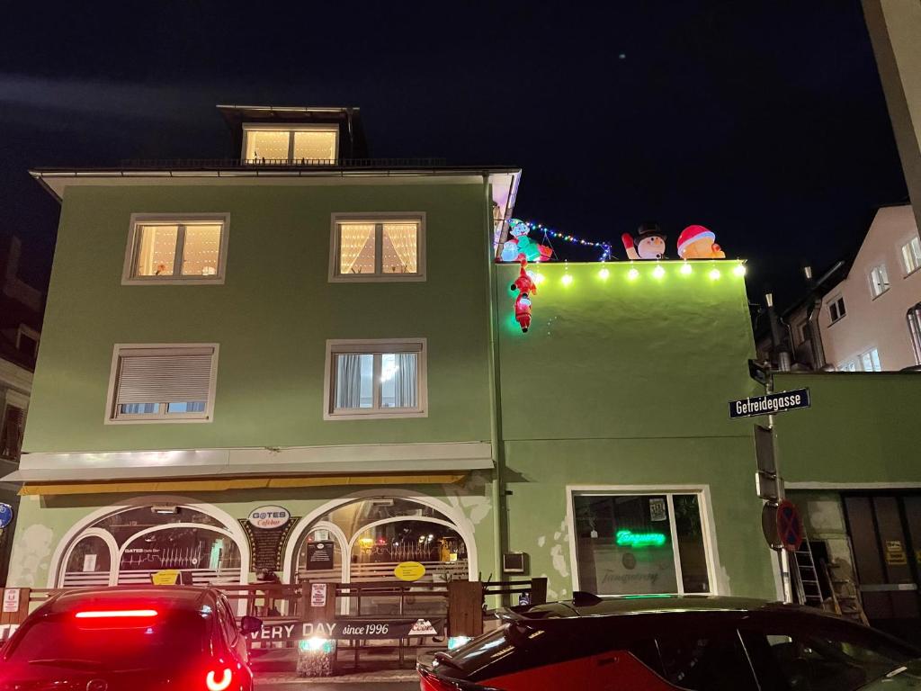 Feine 2-Zimmer Dachgeschoßwohnung - 2