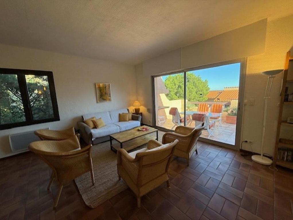 6AMB38 Superbe Villa avec terrasses dans résidence avec piscine commune - 3