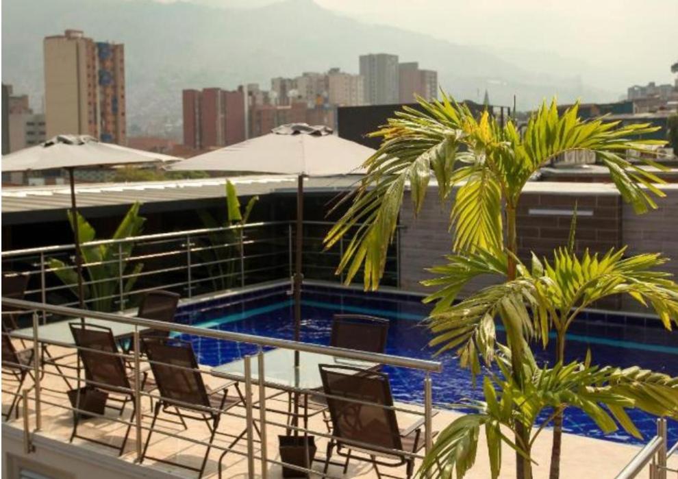 Hotel Medellín Pool and Breakfast - 1