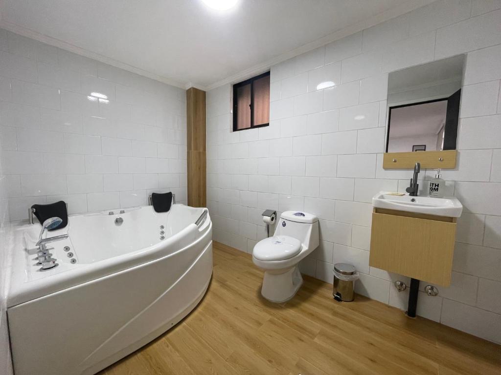 Suite Privada con Jacuzzi, Centro de Curicó, Ideal Parejas - 3