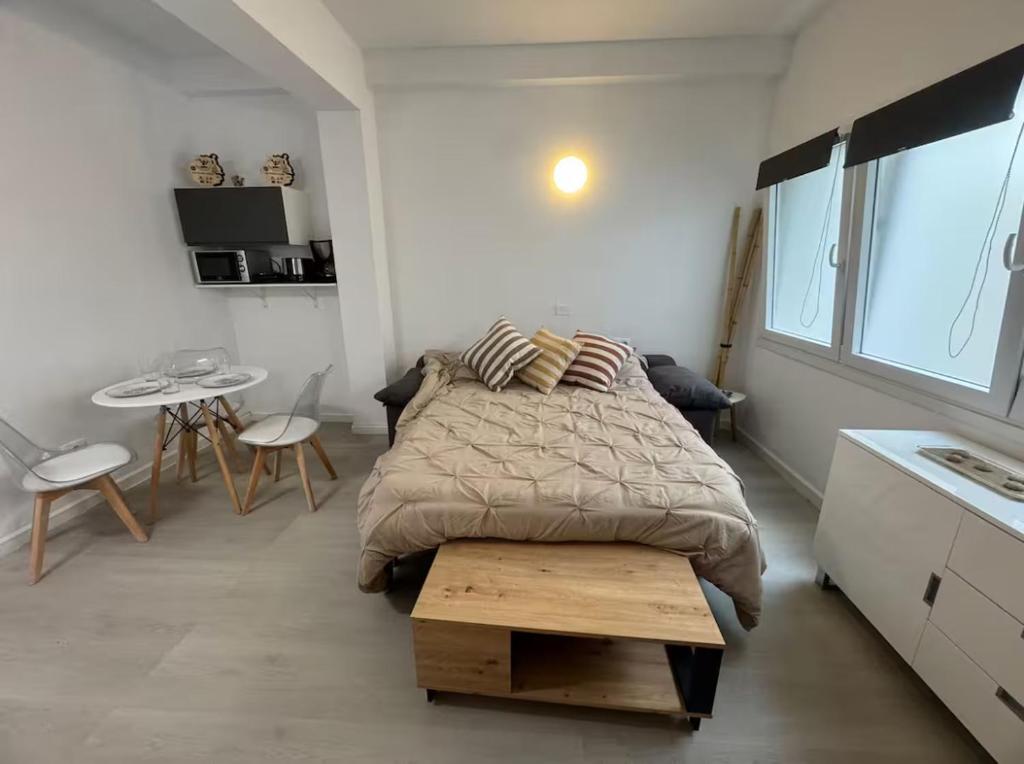 Peaceful Stay at Las Canteras - 1