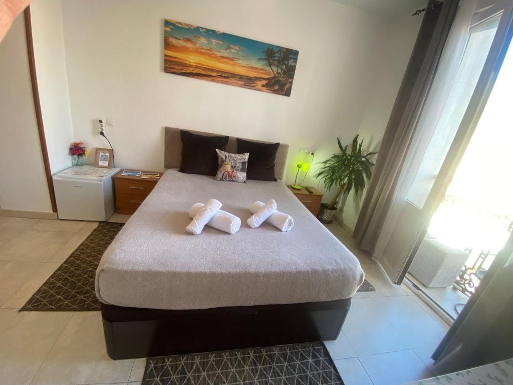 Room with private bathroom and balcony nearby the Mercado Central, center and beach - 5