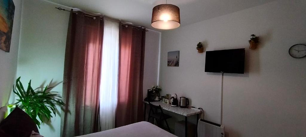 Room with private bathroom and balcony nearby the Mercado Central, center and beach - 2