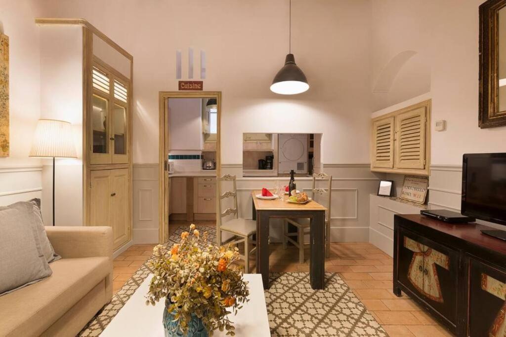 Romantic in Trendy Gracia - 1