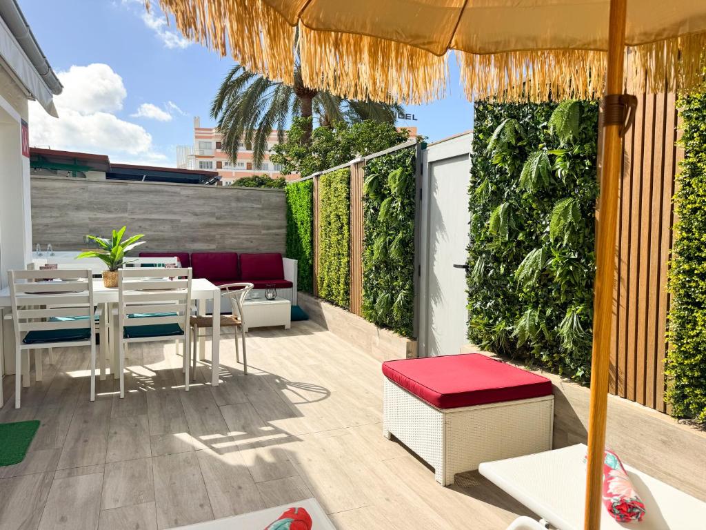Oasis Beach Home II - Your Private Retreat with Jacuzzi - 1
