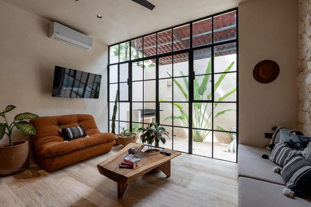 Bohemian 2BR Boutique Condo in Trendy La Veleta - 1