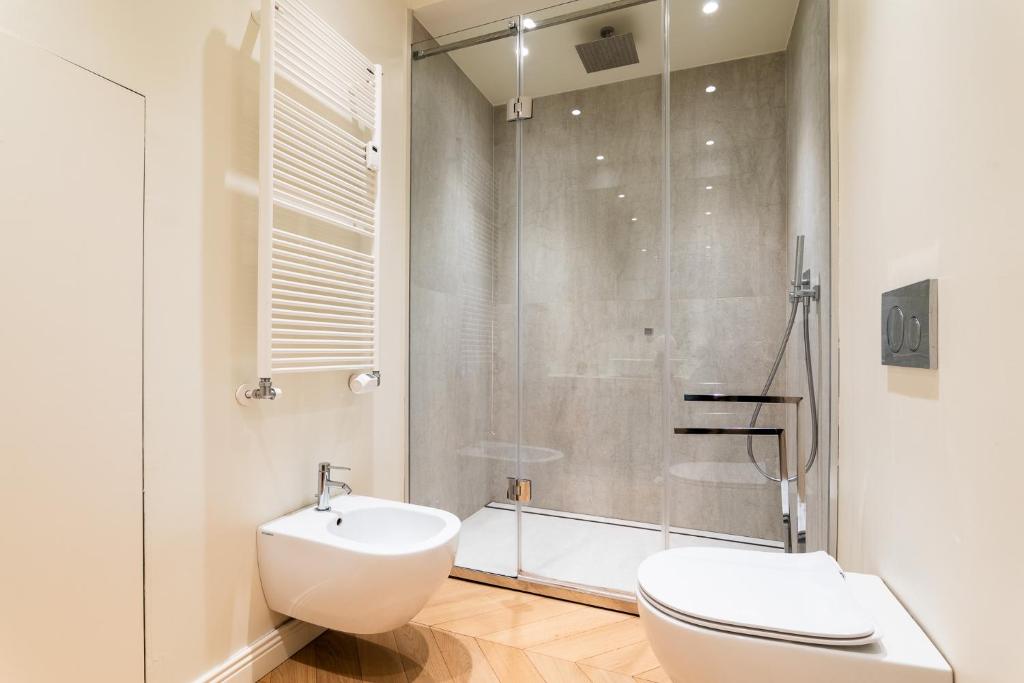 Elegant Duplex with Modern Design in Central Milan - 5