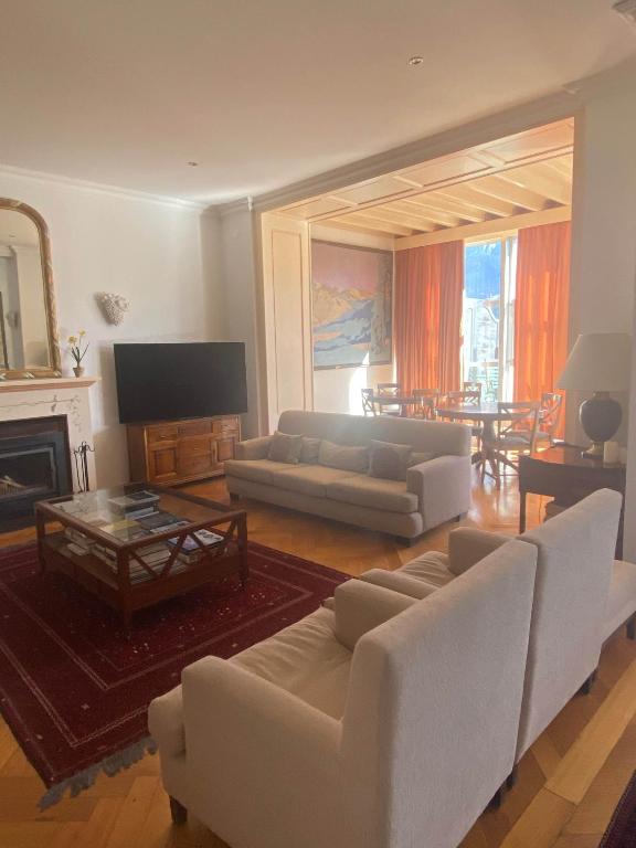 Elegant Studio With Pool and Spa Access - 4