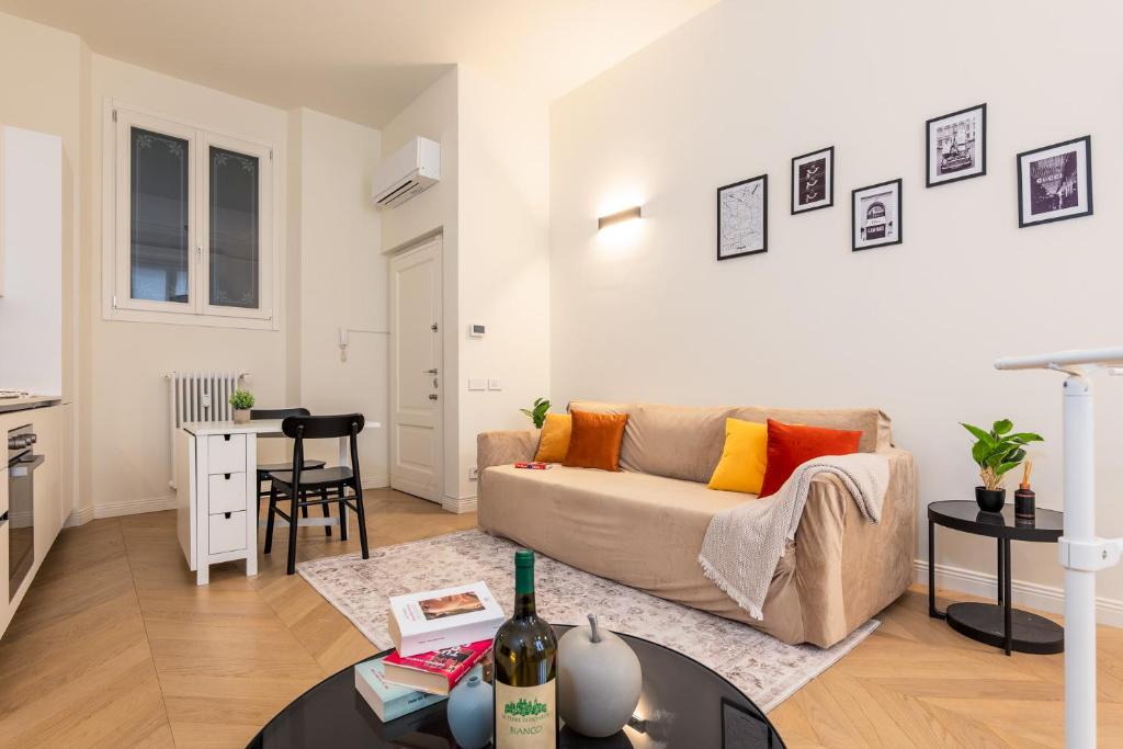 Elegant Duplex with Modern Design in Central Milan - 2
