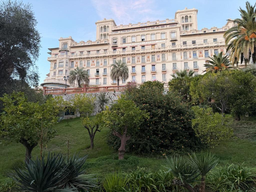 Appartement Ombragé 44m2 Riviera Palace Belle-Epoque, Restomod et Literie Prestige - 1