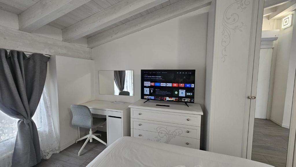 Chalet Deluxe, Villa Joy Verona, Private Chalet with Garden near City Center, Family Friendly, Independent Stay - 4