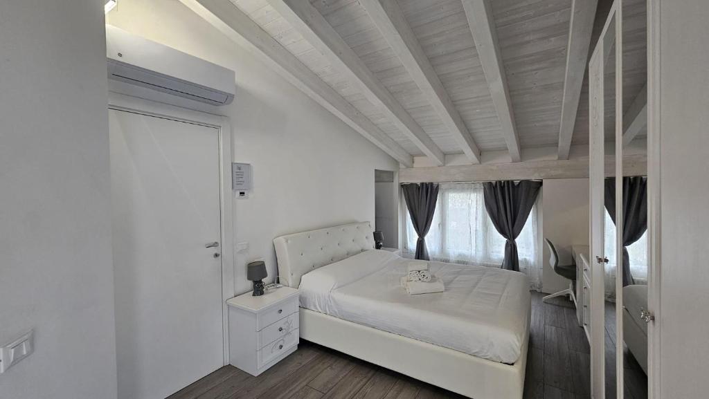 Chalet Deluxe, Villa Joy Verona, Private Chalet with Garden near City Center, Family Friendly, Independent Stay - 5