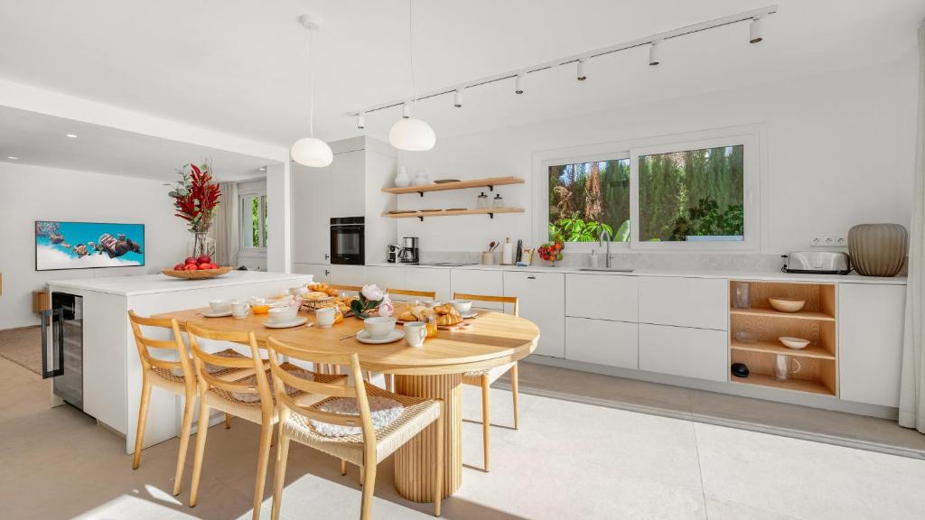 VACATION MARBELLA I Villa Ava, Private Heated Pool, Rooftop Hot Tub, Sauna, Luxury Interior, Close to Golfs, Beaches and Puerto Banus - 5