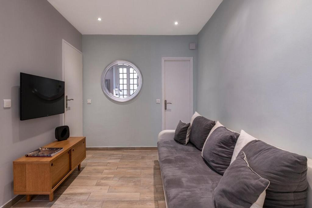 Authentic Nice Old Town, separate bedroom, AC - 4