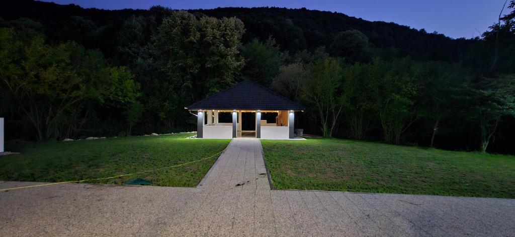 Golden Spa A-Frame 1 - 3