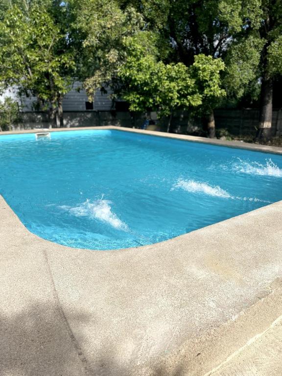 Agradable casa con Tina de agua Caliente y Piscina - 3
