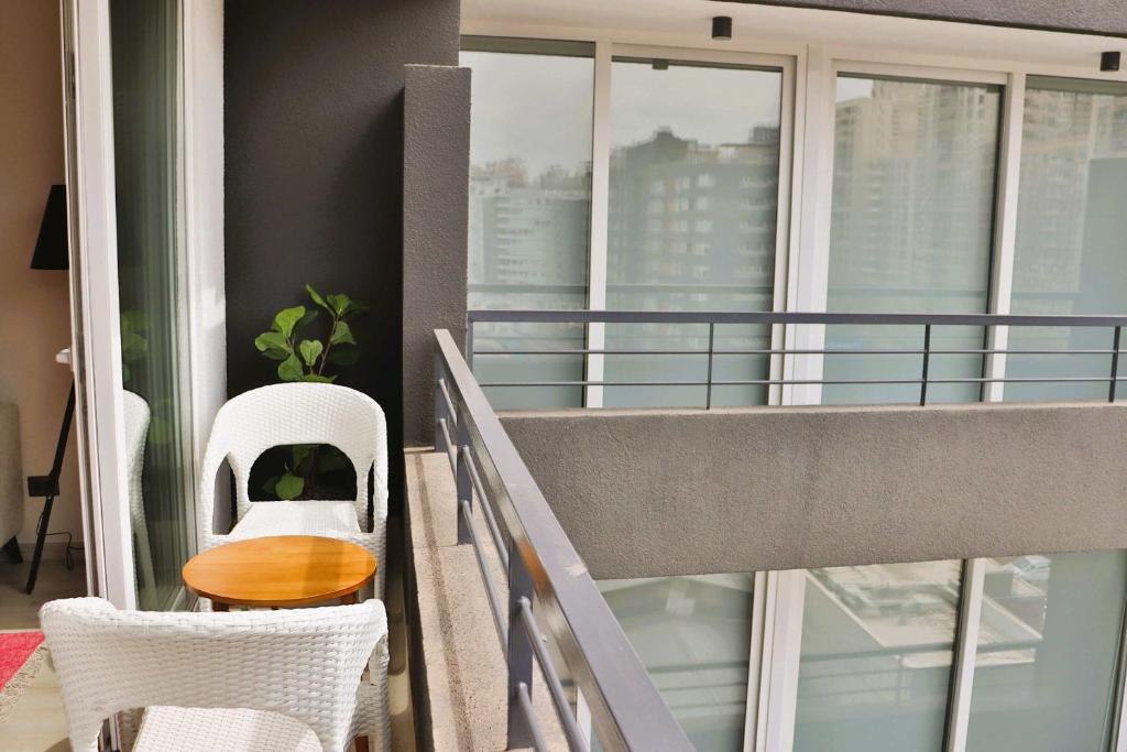 HOM I Wifi Piscina Parking Cowork Metro Almagro - 3