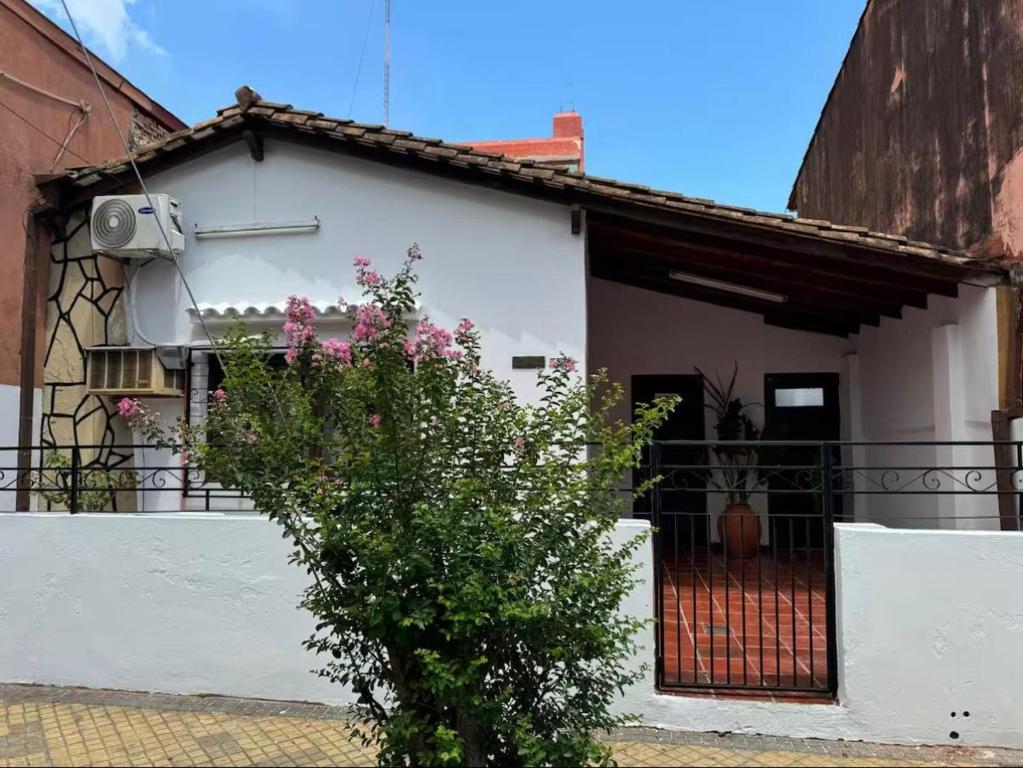 Habitación en casa rústica con aire acondicionado y wifi en el centro de Asunción - 4