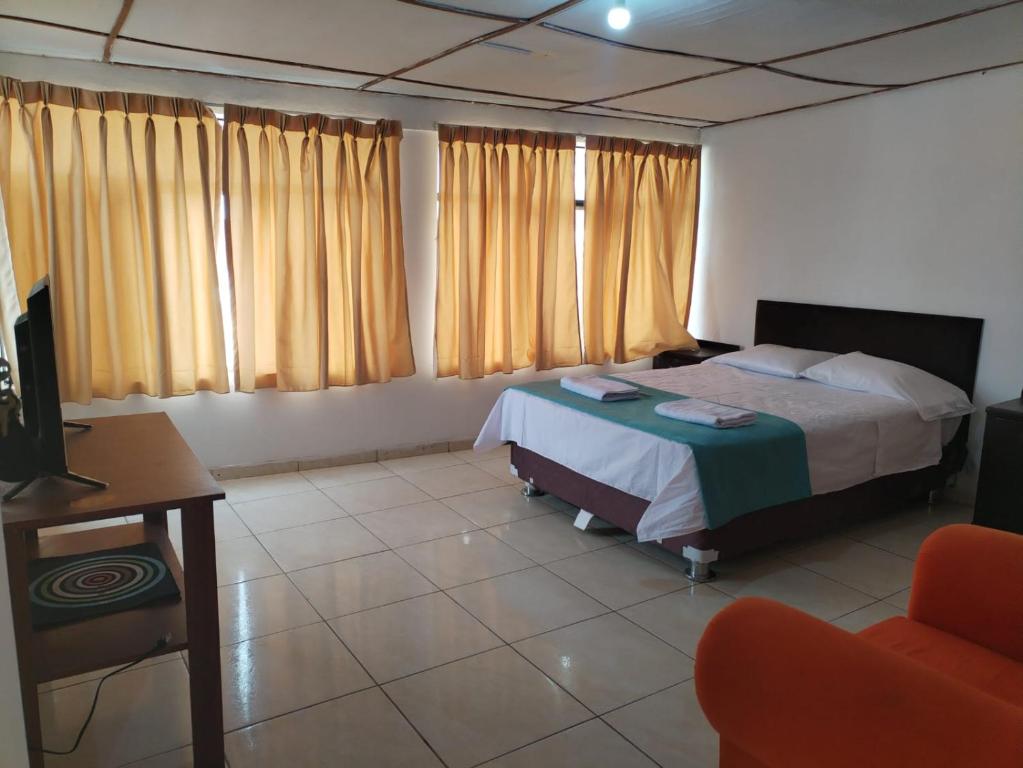 Se alquila departamento amoblado centro Mejía - 1
