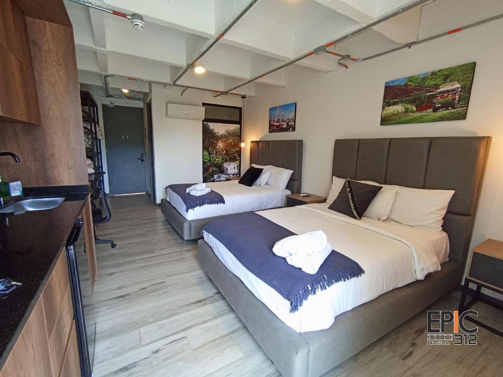 Epic Suite 312 Deluxe Airport - 1