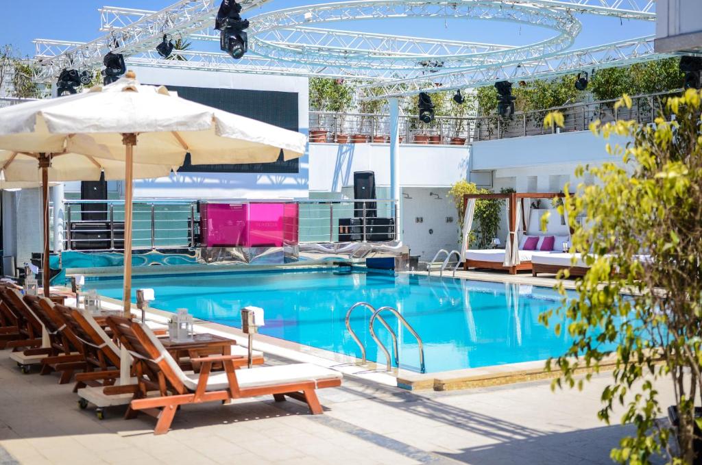 Swimming pool