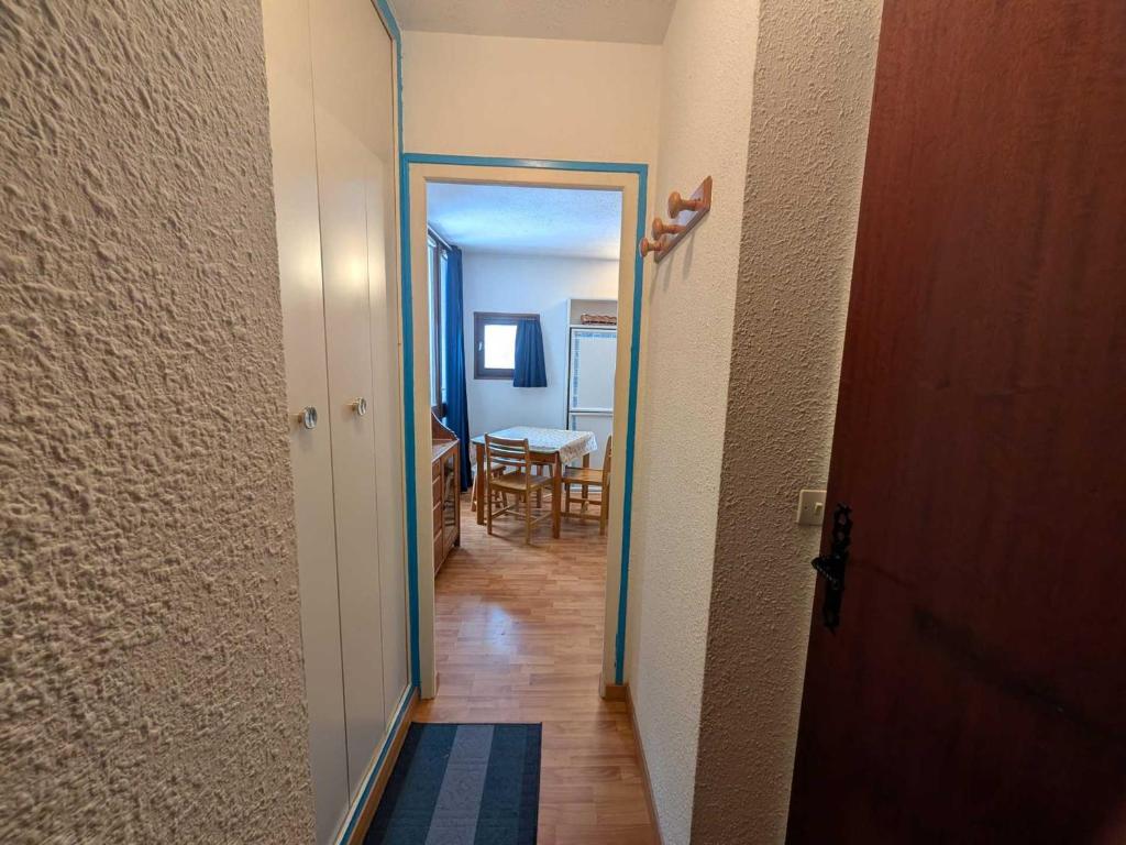 Studio 2 pers, proche pistes et commerce, parking - FR-1-445-234 - 4