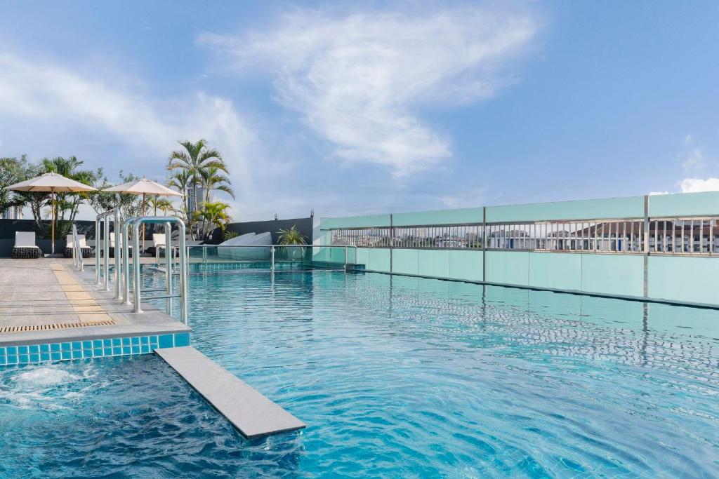 Swimming pool